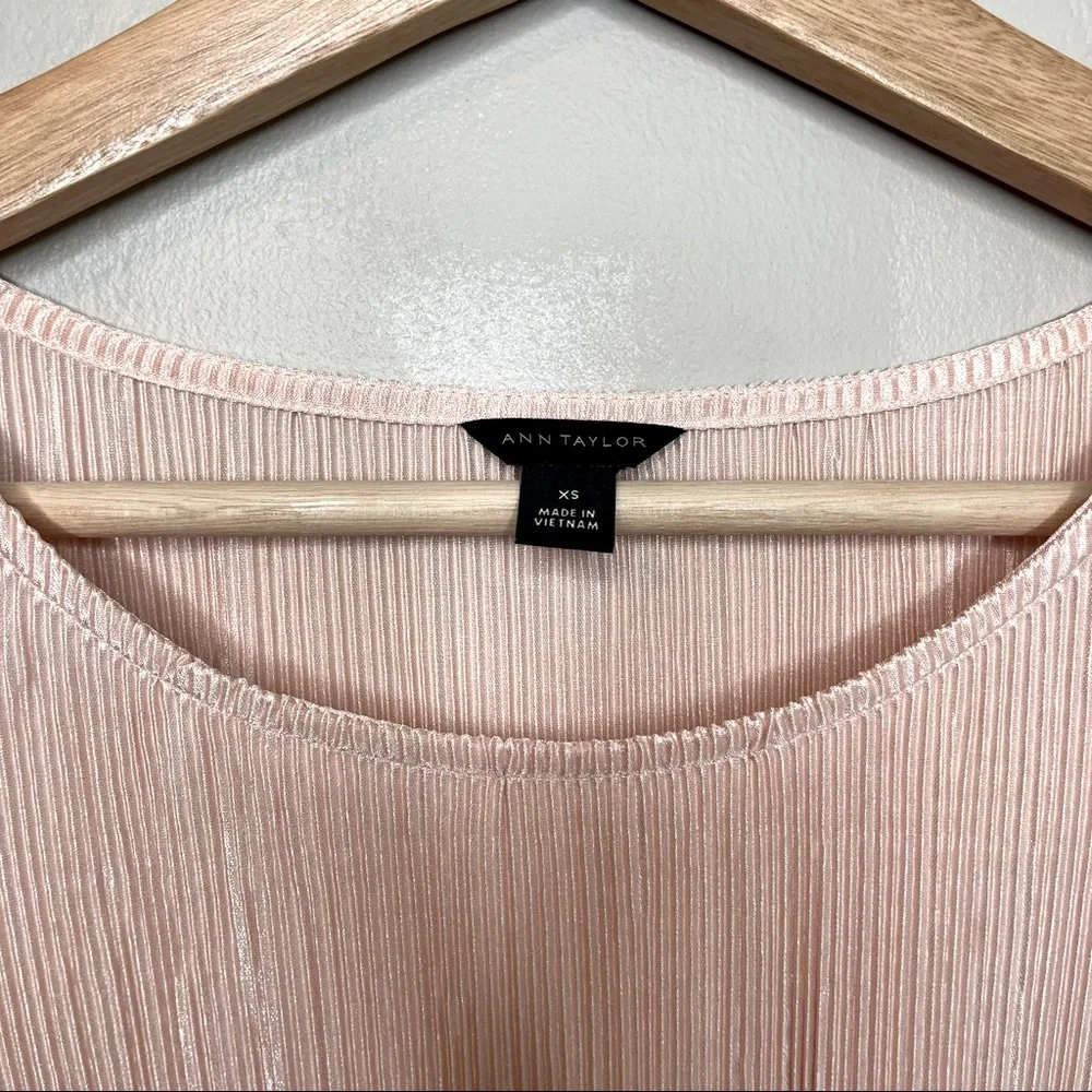 Vintage ANN TAYLOR Blush Peach Pink Crinkle Shimmering Pleated Top Blouse - Picture 4 of 8
